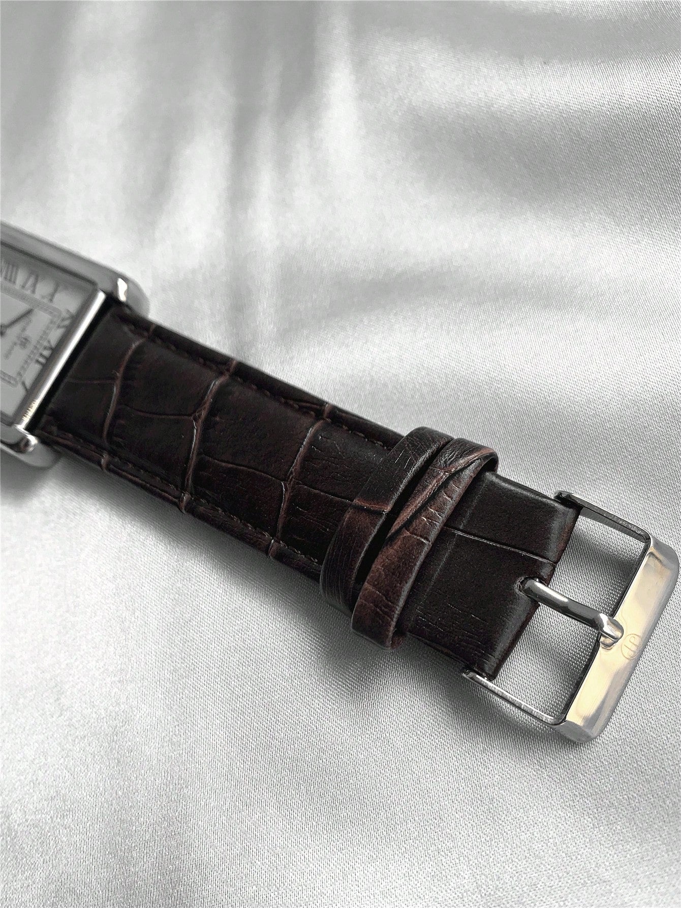 Pablo Raez – Quadratische Classic-Uhr