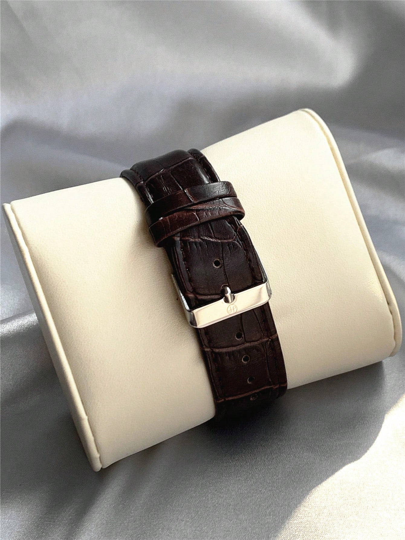 Pablo Raez – Quadratische Classic-Uhr